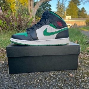 i am selling Mid “Green Toe” Air Jordan 1